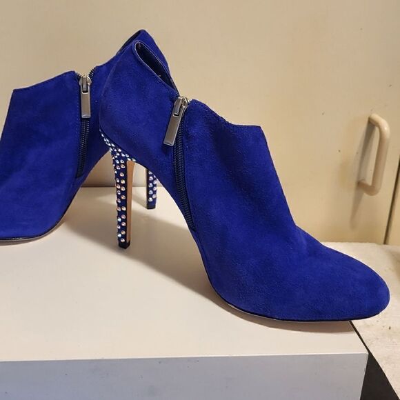 Showstoppers! Saks Fifth Avenue Blue Suede Swarovski Crystal Heel Booties Sz.9 - Picture 2 of 6